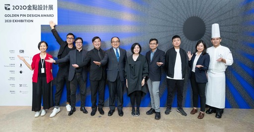 2020金點設計展今(23)日舉辦展前記者會,經濟部工業局局長呂正華(左5)、台灣設計研究院院長張基義(左4)、本次策展團隊山陽山陰(右3右5)、今年典禮策劃Bito創意總監劉耕名(右2)合影。