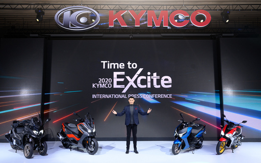 KYMCO今(1126)於「Time to Excite 國際發表會」盛大發表、黃、白、電四款重機：豪華紅牌三輪探險巡旅CV3量產版、冒險跨界黃牌大型速克達DX360及白牌旗艦運動休旅重機KRV、兩段自動變速電動機車F9。