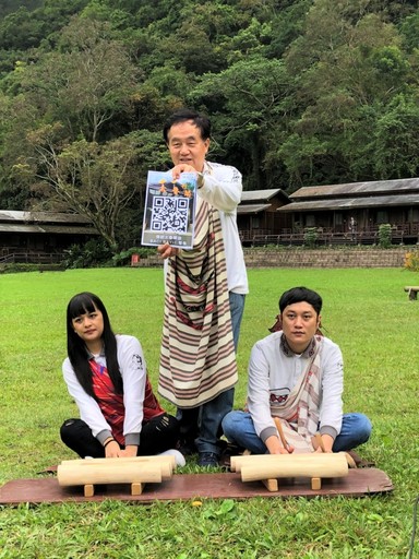 花蓮山月村的村長與台北即時連線,提供贈禮給台北來賓,透過「5G實境任意門」畫面掃描QRcode即能領取。圖/雷門數據服務股份有限公司