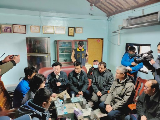 立法委員郭國文、農委會陳吉仲主任委員、漁業署張致盛署長與臺南市政府農業處、南縣區漁會及地方代表,與七股養殖業者座談