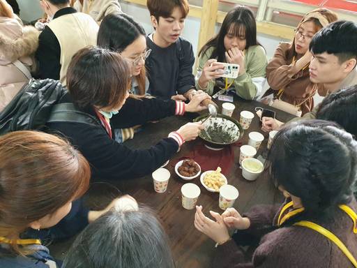 景文科大越南專班學生到北埔體驗客家農藝。