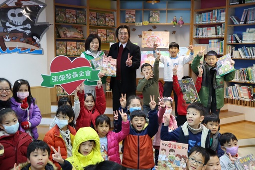 張榮發基金會發行《我的幸福36計》繪本一套兩冊並贈送給全台近2300所小學。