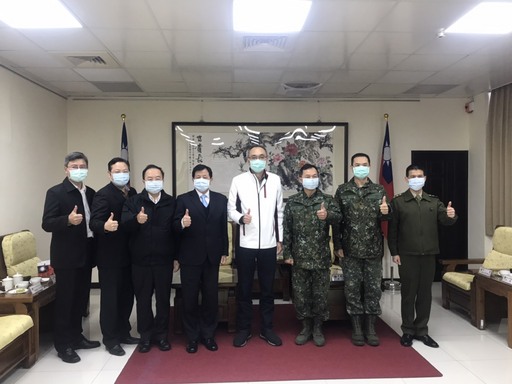 新北市府謝副市長政達於今(14)日前往第六軍團拜會鍾指揮官樹明,感謝國軍長期對於新北市災防工作支持與協助。