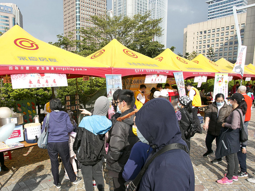 臺北市議員秦慧珠邀請永慶房屋響應公益活動，園遊會當日推出闖關遊戲與民眾同樂。