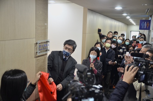 客家委員會將文化藝術部分與傳播結合為藝文傳播處,今(19)日由主委楊長鎮揭牌
