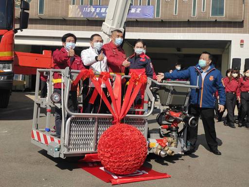 新北市政府消防局於110年1月19日上午10時在樹林消防分隊(新北市樹林區環漢路五段50號)舉辦小型119消防節活動,現場由市長侯友宜啟用新購置之70公尺雲梯車以及頒發年度績優消防人員,並且慰問消防、義消、防宣及志工過去一年來的辛勞。