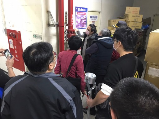 同時安檢小組也針對該場所受信總機及消防設備進行抽測是否妥善堪用,並當場測考員工於火災發生時是否熟知自身消防編組任務、熟悉每項動作流程,督導用火用電安全並定期維護管理場所消防安全設備