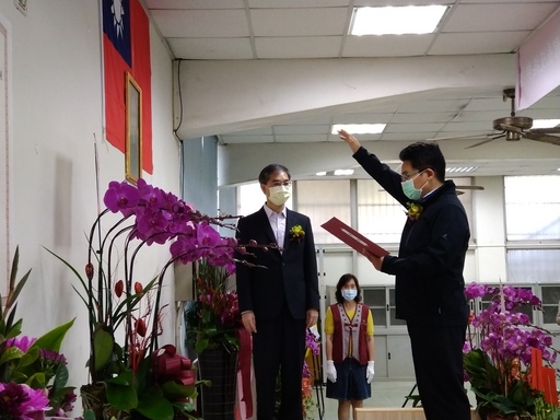 新浪电影 叶问次子病逝 据香港媒体报道 公认为咏春一代宗师的叶问次子叶正 于昨晚 25日 大年初一病逝 享年83岁 叶问有三子二女 长子为叶准 叶正 是次子 叶正7岁便跟父亲学咏春 直至1962年叶正随兄叶准前往香港 微博精选