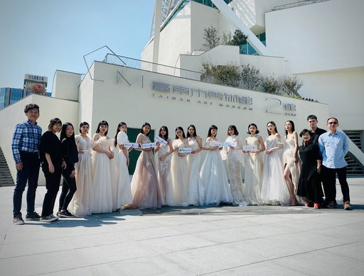 崑大時尚學程在南美館二館舉行婚紗攝影沙龍快閃