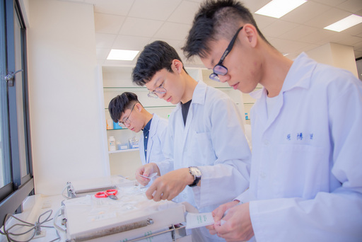 嘉藥為強化學生專業實作能力畢業前安排學生至企業實習