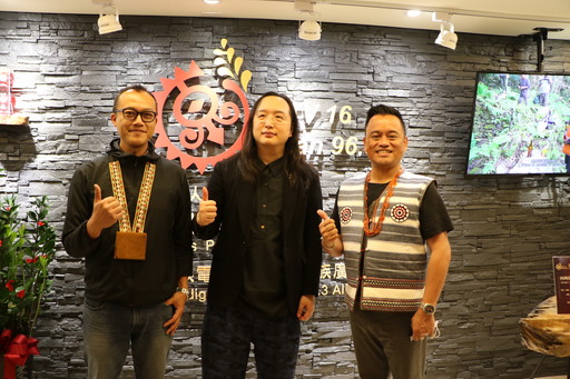 原文會董事長瑪拉歐斯與執行長瑪蓋丹歡迎行政院政委唐鳳蒞臨原文會