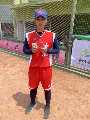 「109學年度大專校院女子壘球聯賽」暨大投手杜雅婷獨撐全場,只讓對手擊出一隻安打,於本次賽事獲功勞獎。