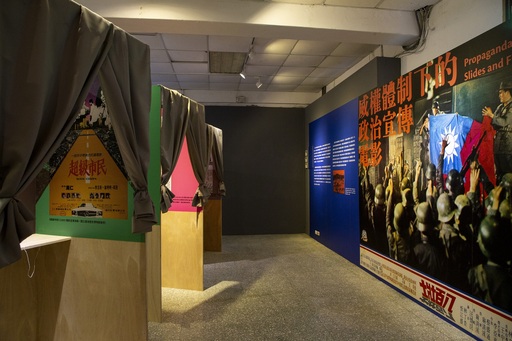 「剪出來的電影史:戰後電影審查特展」展場一隅