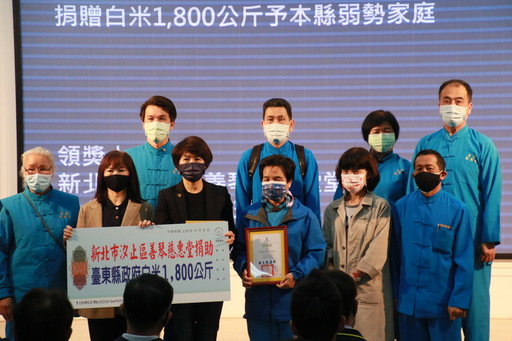 台灣UNIQLO~741萬「罩」戶台東弱勢 善琴慈惠堂~因愛緊緊相連不辭遠