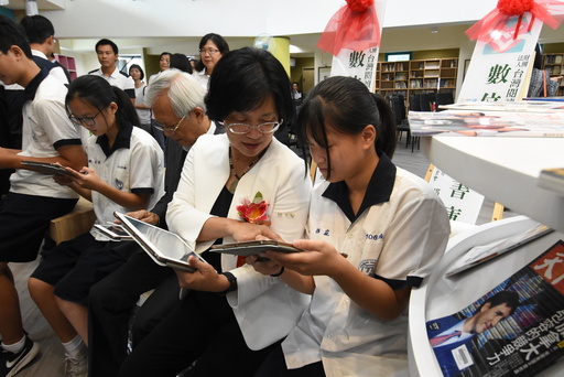 「數位愛的書庫」與同學互動