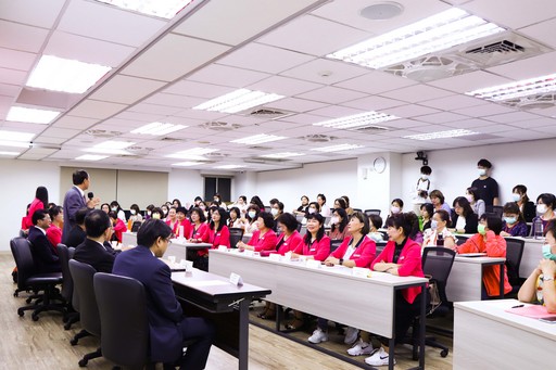 南臺科大110老闆娘學院春季班開訓典禮情形。