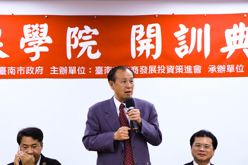 南臺科大校長盧燈茂在老闆娘學院開訓典禮中致詞。