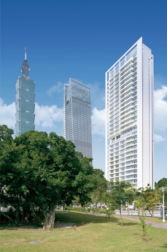 紐約白派大師Richard Meier打造信義區億級指標國際建築「琢白」，掀起企業主、政商名流等高資產客爭相搶進收藏。