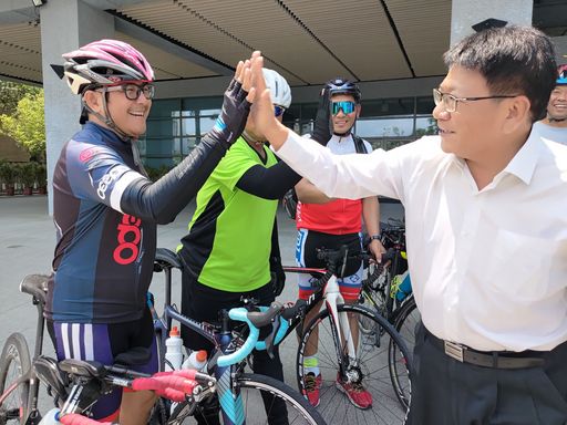 熱血青年軍單車環島號召屏東遊子回家迎王 潘孟安也想跟