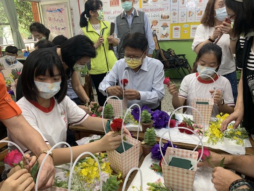 屏東縣推動花藝美學教育 讓學生寓教於樂