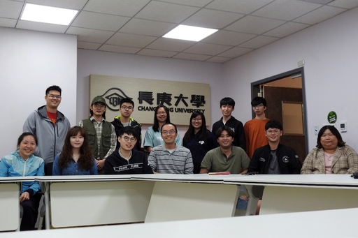 長庚大學崔博翔教授在(前排圖中)帶領團隊長期致力於超音波散射分析技術研究。