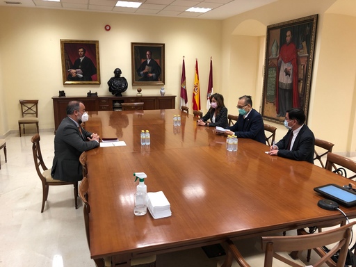 5. 劉大使拜會卡斯提亞拉曼查大學校長José Julián Garde(左一)