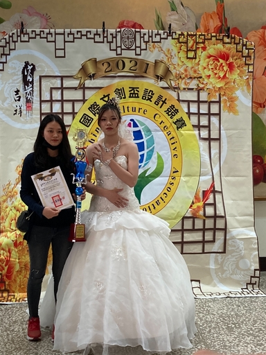 嘉藥粧品系陳妤瑄同學勇奪時尚新娘化妝及美睫假人頭設計雙料冠軍