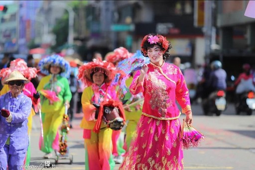 圖2鳳軒民俗技藝團招牌「十二婆姐陣」