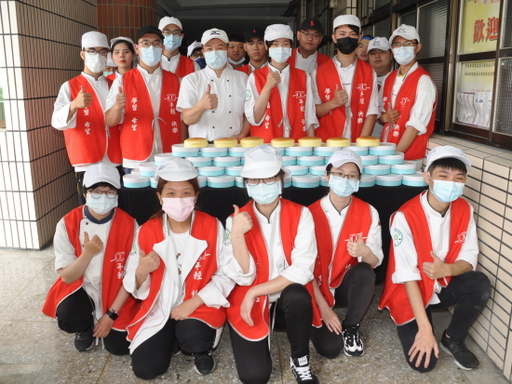 166份製作完成的日式乳酪蛋糕，分兩梯次贈送給台中市希望家園。