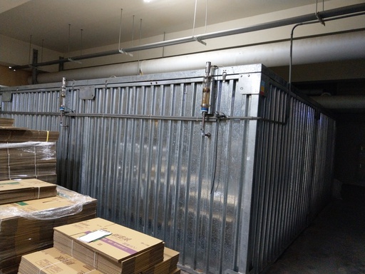 建置儲冰槽,可於離峰時段製冰再釋出冷空氣做為宏亞食品廠房空調使用。