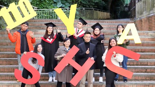 世新大學各系畢業生提供學士服影像共同創造獨一無二的線上畢典