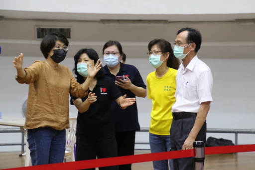 臺東疫苗快打站準備好了 疫苗到位後盡速開打 饒縣長今勘查快打站設置