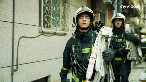 職人劇《火神的眼淚》摘下myVideo戲劇排行榜冠軍,林柏宏飾演消防員,帥勁十足。
