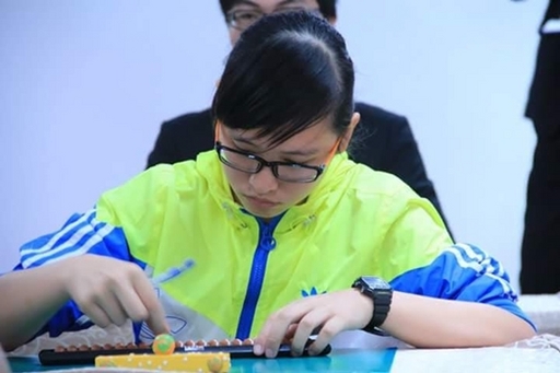 李雨函代表台灣至香港參加珠心算競賽，榮獲泛太平洋冠軍。