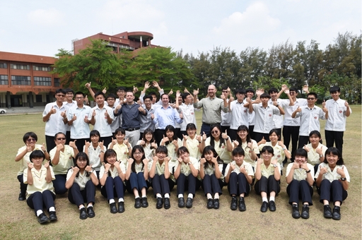 興國高中於6月中舉辦兩場雙語實驗班線上說明會。