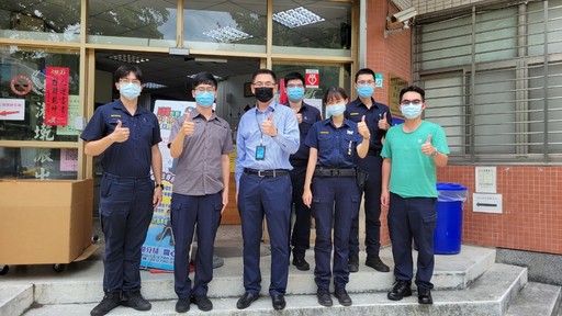 大眾教育基金會贈送愛心午餐，替前線執勤警消人員加油打氣。