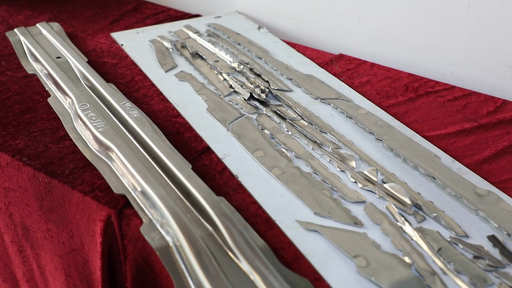 左為經溫熱成形處理；右為冷沖成形結果，而鈑件有減薄、破裂的現象發生