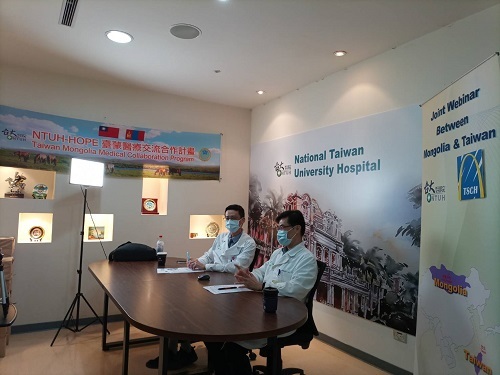臺大醫院國際醫療中心執行長朱家瑜(圖右)及ECMO團隊領導人王植賢(圖左)醫師