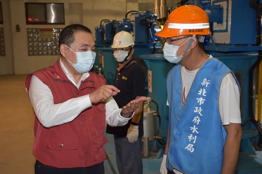 侯市長再次提醒市民朋友注意颱風資訊,並配合新北市各項預防性避難及管制措施;有關新北市疫苗開放施打情形及防災相關資訊,如氣象資訊、交通訊息、環境醫療、維生管線、防災宣導及活動異動及等,可至「新北市防災宣導互動網-災時專區」(https://www.dsc.ntpc.gov.tw/Disaster/Index)、「新北災訊E點通」(https://e.tpf.gov.tw/)、臉書「我的新北市」及LINE「新北市政府」查詢。新北市各級防救災人員將持續監控颱風動態,加強所有防救災工作,以保護市民生命財產安全。