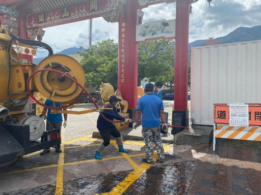 颱風前臺東縣各鄉鎮出動清溝車 饒慶鈴:即時清淤 確實防颱超前部署
