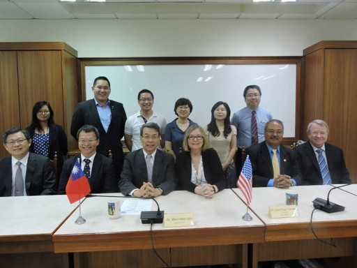 校務服務及國際交流績效卓越。