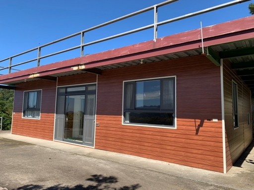 資材室違規擴建並於周遭土地鋪設水泥