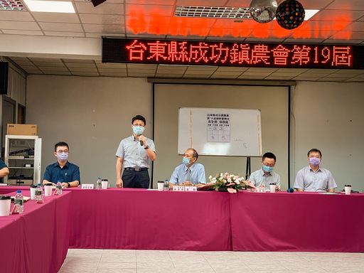 張恭銘獲聘臺東縣成功鎮農會新任總幹事 饒縣長頒紅榜恭賀