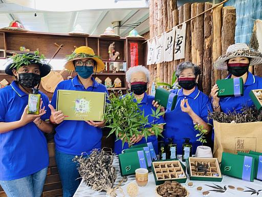 傳統生活智慧為起點 打造荊隘185新品牌 隘寮社區黃荊香清新上市