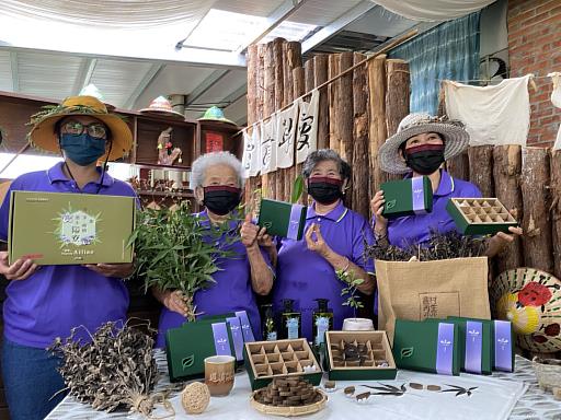 傳統生活智慧為起點 打造荊隘185新品牌 隘寮社區黃荊香清新上市