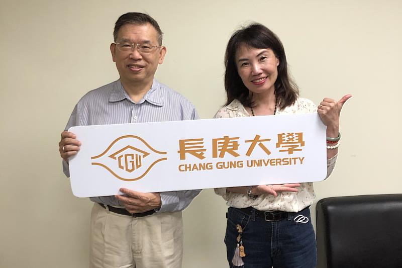 歐陽品教務長(圖左)透過連心瑜老師(圖右)主持的Podcast，帶領大家認識教務處與長庚大學豐富的獎學金。