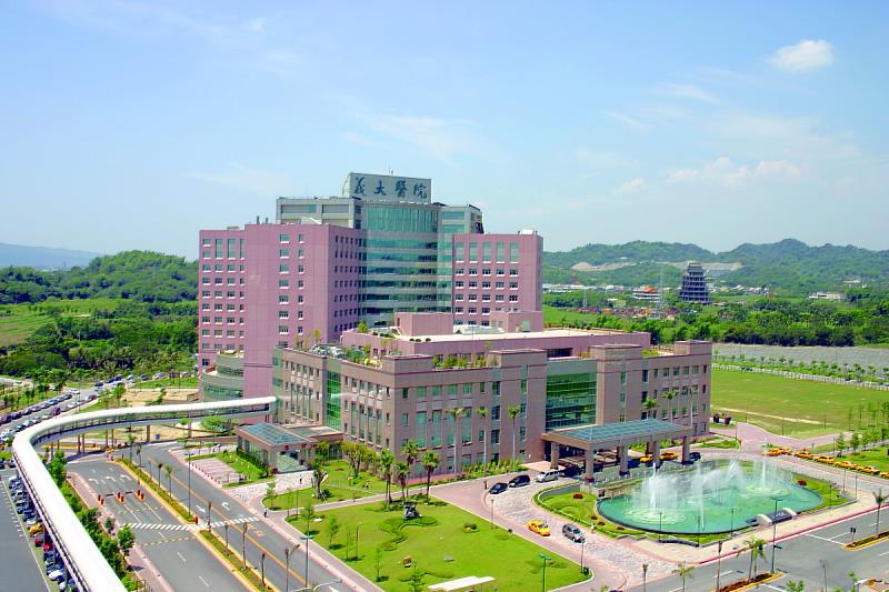 義守大學結合義大醫院資源，整合學術研究和臨床經驗，提供理倫與實務並重的教學養分。(義守大學提供)