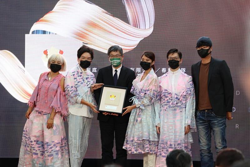 春麵樂隊《到底》同時入圍最佳客語專輯獎、年度專輯獎、最佳客語歌手獎等3個獎項。