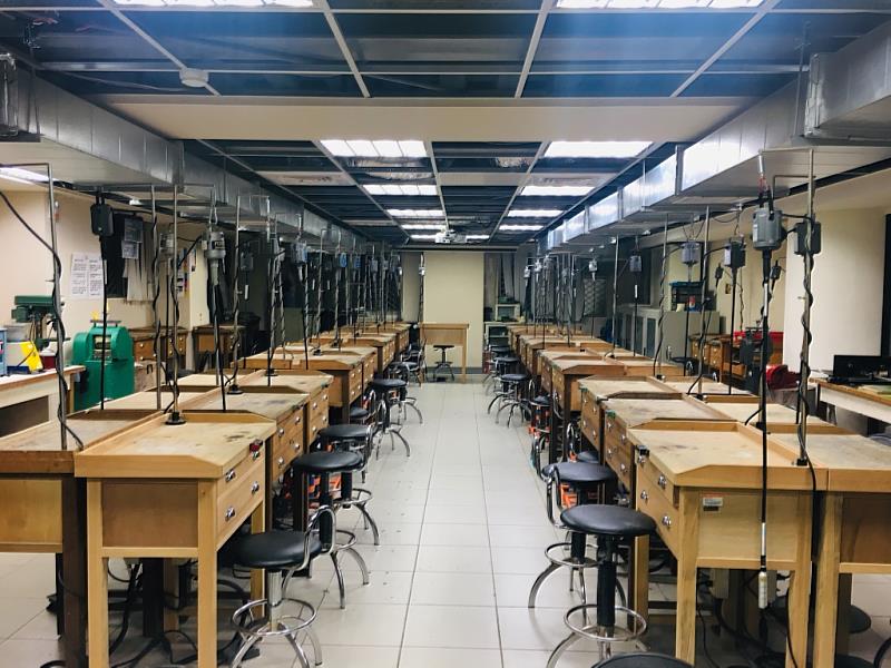 景文科大視傳系金工教室設備。