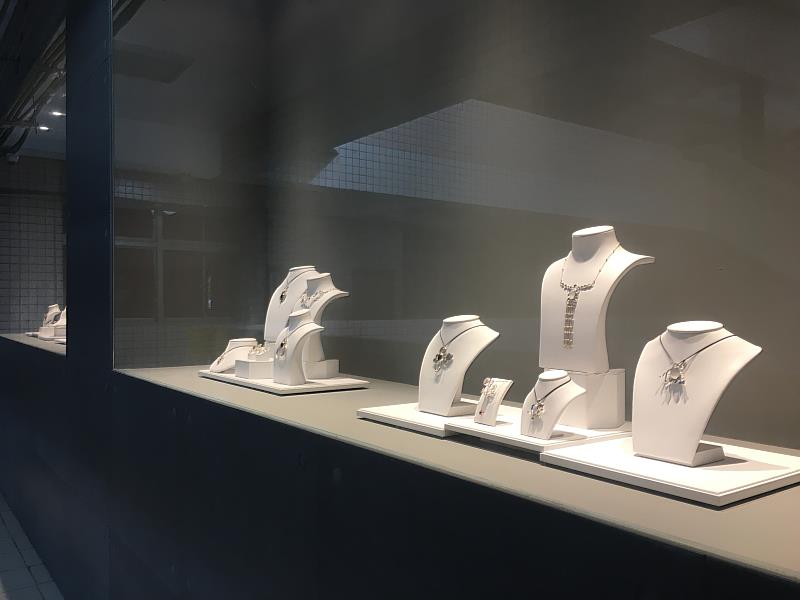 景文科大視傳系珠寶工藝研究室櫥窗。